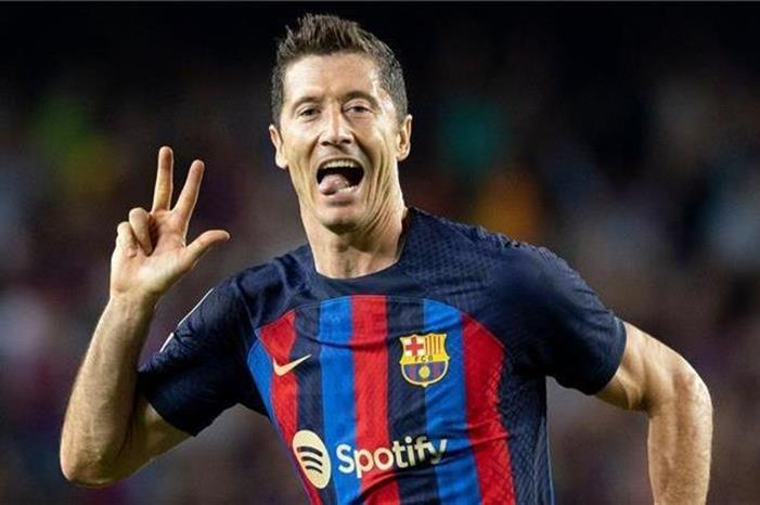 ليفاندوفسكي يقود برشلونة أمام بيلباو large (1)