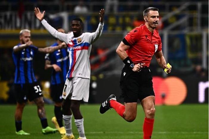 هل استحق برشلونة ركلة جزاء أمام إنتر؟ 633d43924c59b7701f6a11a6