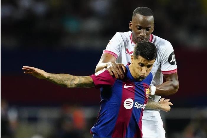 تسلل كانسيلو يفجر القلق في برشلونة epa_soccer_2023-09_2023-09-29_2023-09-29-10890844_epa