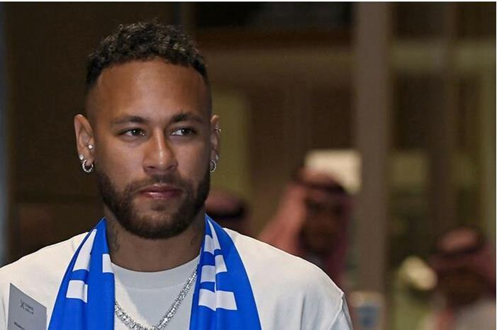 مقارنة بين رونالدو وميسي.. ردود جريئة من نيمار عن عدد من النجوم (فيديو) 65250f424c59b74b57325c46