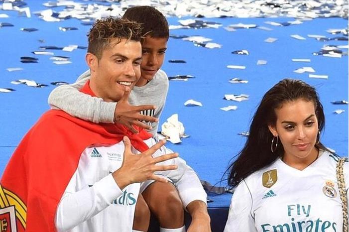 نجم ريال مدريد الجديد يحطم رقم الأسطورة رونالدو.. جدول هدافي الدوري الإسباني 652448094c59b7308a1dd926 (1)