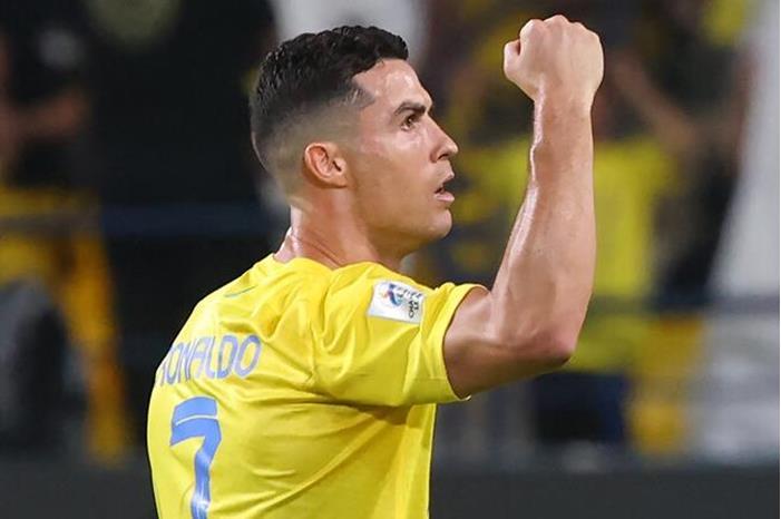 تفاصيل تجديد عقد كريستيانو رونالدو مع النصر السعودي 652654c24236045563258b32