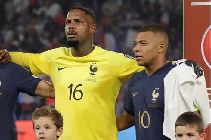 هيرنانديز: محظوظ بمزاملة اللاعب رقم 1 في العالم epa_soccer_2023-09_2023-09-07_2023-09-07-10846940_epa