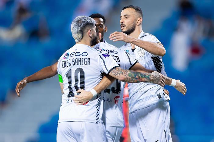 الشباب يعلن بيع أغلى تذكرة في تاريخ الدوري السعودي F7sHEG-WMAE9yEd