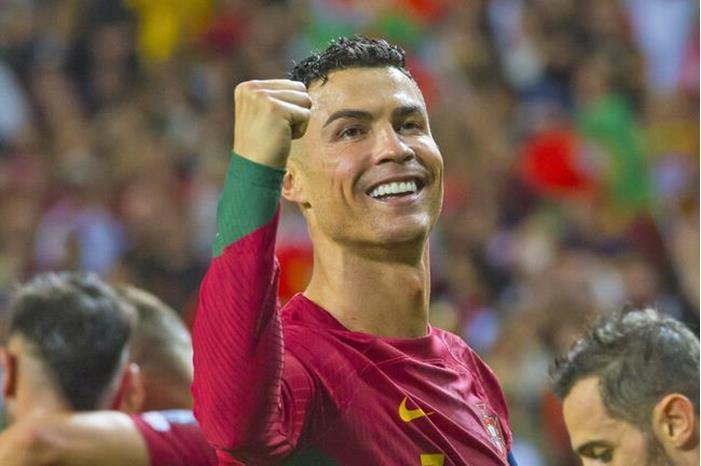 جماهير النصر تحضر مفاجأة لكريستيانو رونالدو (صورة) 6530b69e4c59b77e940953f4