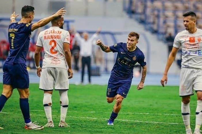 النصر يفوز على الفيحاء بثلاثية 20231028211658668QW