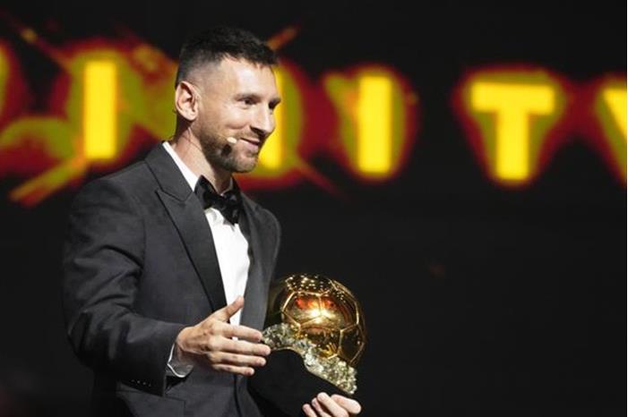 الكرة الذهبية السوبر.. متى يتوج بها ميسي ومن هو منافسه الوحيد؟ 6540ed19423604764465c32c