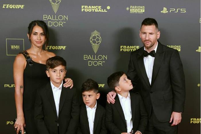 رسالة خاصة.. ماذا قال ميسي عقب التتويج بالكرة الذهبية 2023؟ 65407fd4423604272f38be00