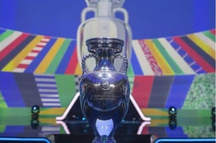 تركيا تنسحب من سباق الترشح لاستضافة يورو 2028 651d3a824236045a267927a4 (1)