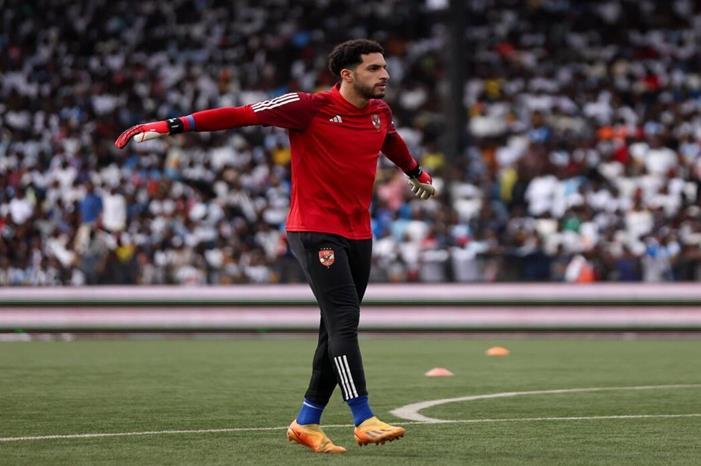 حارس مرمى الأهلي شوبير يفاجئ طفلا بهدية (فيديو) 6714b8974c59b74f6b4f1650