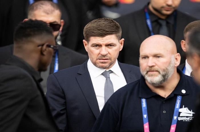 جيرارد يشعل الهجوم ضده مجددا بسبب تصريح "كارثي" 671a1b854c59b744e8499ce1