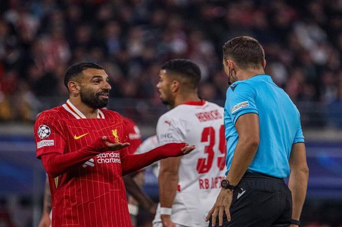 محمد صلاح مهدد بالغياب عن معسكر المنتخب المصري المقبل 671caf3b4c59b7598f41b8fd