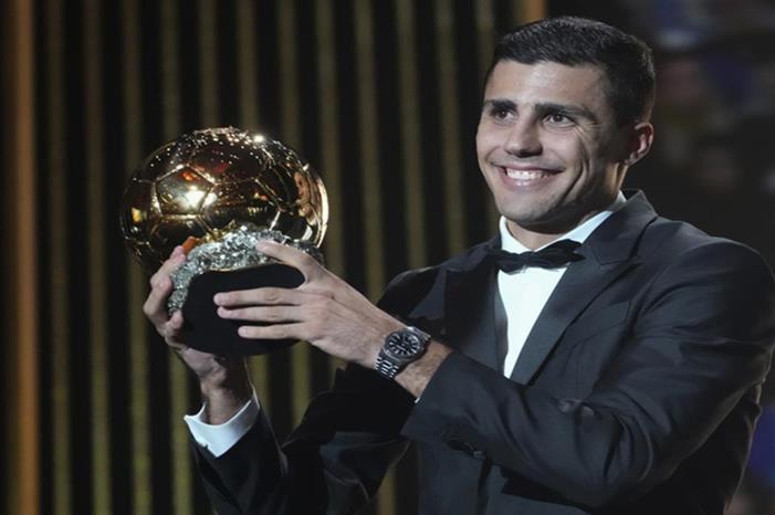 عاجل : أول تعليق لرودري بعد تتويجه بالكرة الذهبية لعام 2024 67200fba42360404aa0b632b