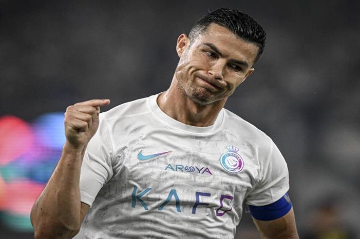 بالفيديو.. طفل يدفع ثمن ركلة الجزاء الضائعة لرونالدو 6722191342360447b531c96b