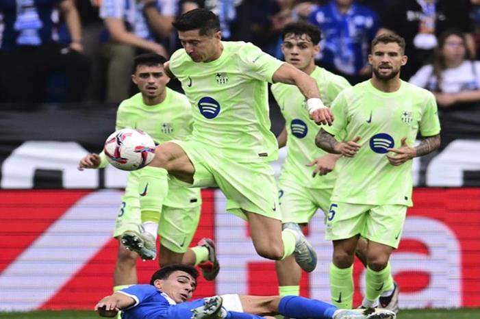 برشلونة يقهر ألافيس بـ"هاتريك" ليفاندوفسكي 6702b9464c59b72ea92ec317