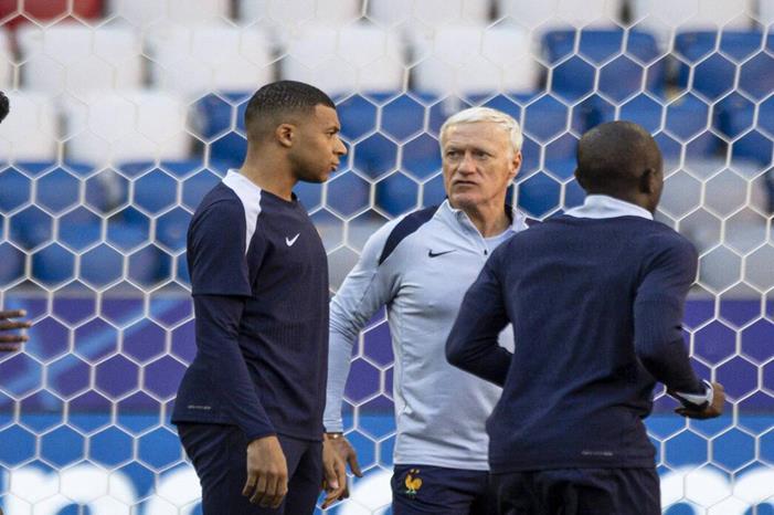 ديشامب يكشف سبب استبعاد مبابي من قائمة فرنسا 67050a114c59b732ac30270b