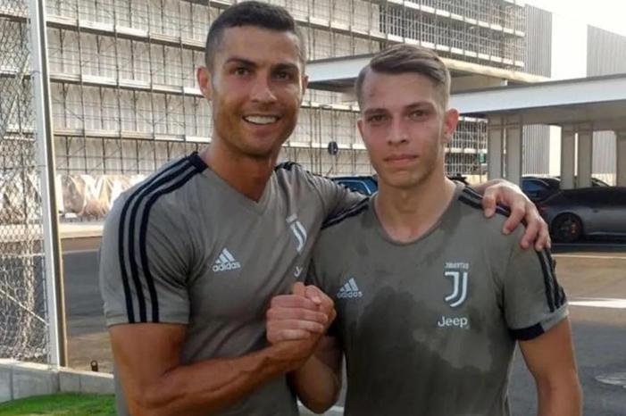 cf569a5c-af21-468f-aa48-37bb2442f4f8