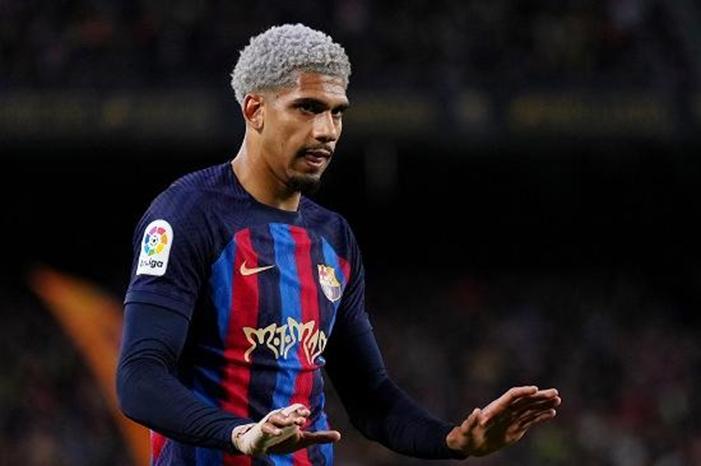 أراوخو بعد الكلاسيكو: لا أريد الدخول في جدل جديد ronald-araujo