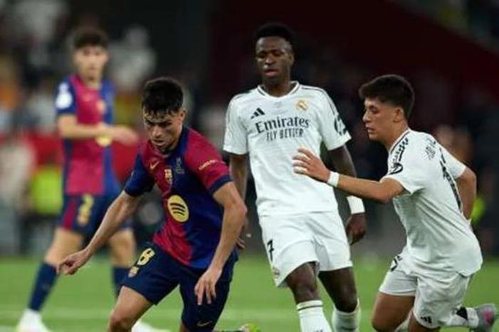 العالم يتحدث عن معركة الكلاسيكو: عاد بنا الزمن 13 عامًا إلى الوراء barca-1