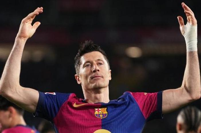 برشلونة يتلقى دفعة معنوية بشأن ليفاندوفسكي 11-2-1