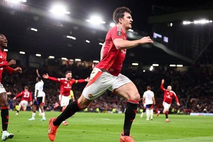 بيلينجهام الصغير يَكشف موقفه من اهتمام مانشستر يونايتد MANU