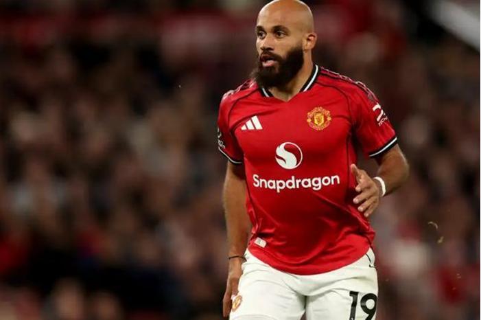 مبيومو يحصد أولى جوائزه مع مانشستر يونايتد Screenshot 2025-10-28 224051