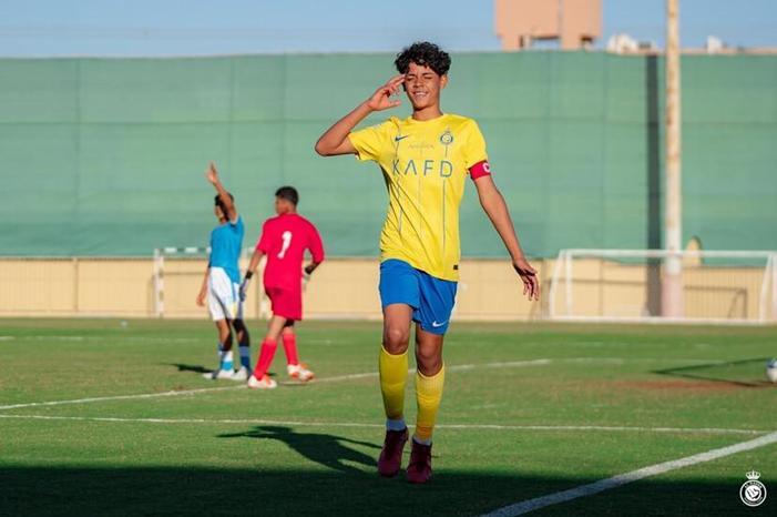 على غرار والده وصلاح وميسي.. كريستيانو جونيور يظهر بسيارة فاخرة (صورة) 690483914c59b7758352acf6