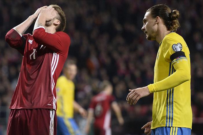 2E8AF2C000000578-0-image-a-79_1447795195536