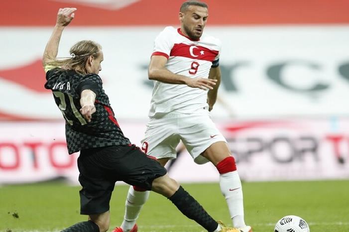 مدافع كرواتيا يشارك في مباراة تركيا وهو مصاب بكورونا 5facde3c423604146d2fb0b9