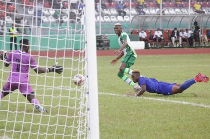 ريمونتادا تاريخية لسيراليون على نيجيريا _115485977_victor