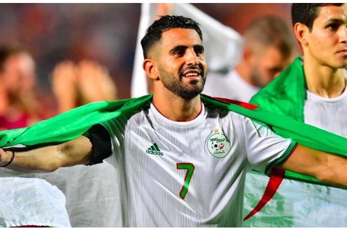 فيديو : محرز يسجل هدفًا “مارادونيًا” مع منتخب الجزائر 1605543132-c752f0df-8775-492b-913f-946cd83679f7