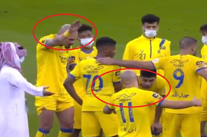 شاهد .. مشادات حادة بين أمرابط ومايكون بعد خسارة الديربي 5fbc9bad4c59b7166e3ee64e