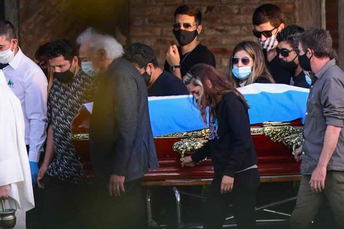 Maradona-family-1200x675