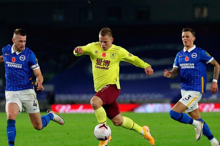 بيرنلي يتعادل مع برايتون بالدوري الإنجليزي burnley