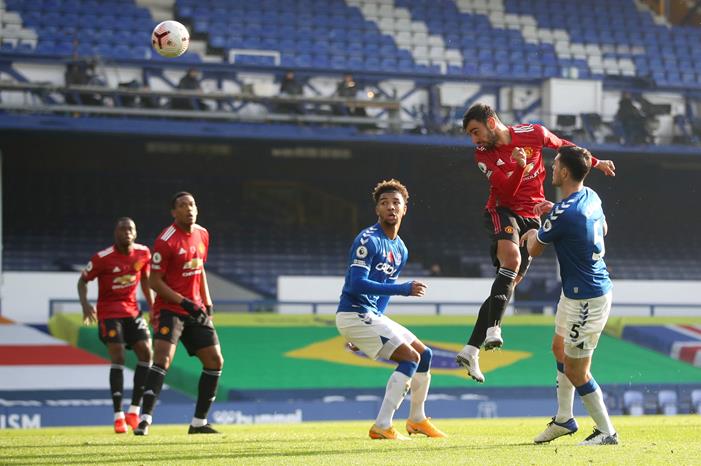 مانشستر يونايتد يلحق خسارة جديدة بإيفرتون EmOSEvDXIAAQWt0