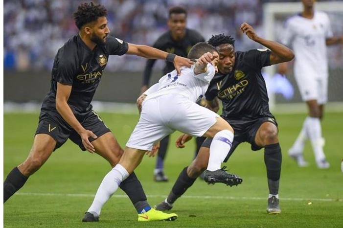 144319-سباق-على-الكرة-بني-لاعبى-النصر-والهلال-645x505-1