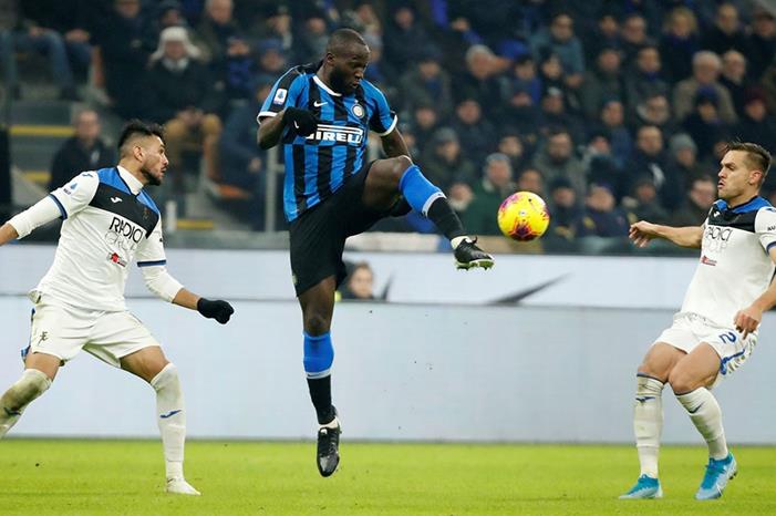 إنتر ميلان يضرب موعداً نارياً مع أتلانتا inter