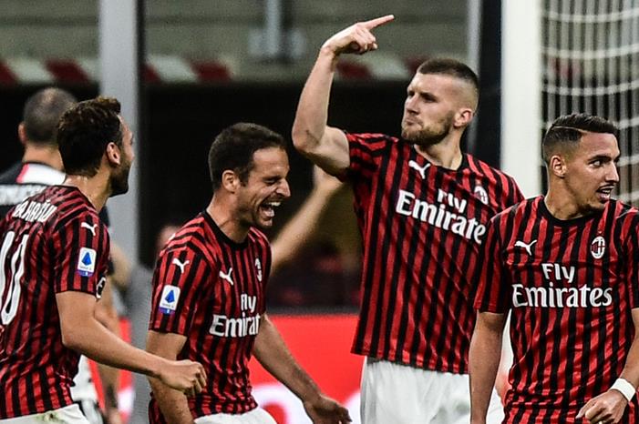 ميلان يبحث عن العودة للطريق الصحيح ante-rebic-milan-juventus-serie-a_5936ht0406341bwxytp3c0b68