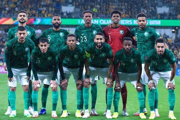 السعودية تهدر الفوز من أرض أستراليا ،، وتنفرد بالصدارة FD6IKnTXoAQH6IW