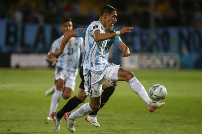 الأرجنتين تقترب من كأس العالم ،، ورفاق سواريز في خطر !! 1071859_432586_highres