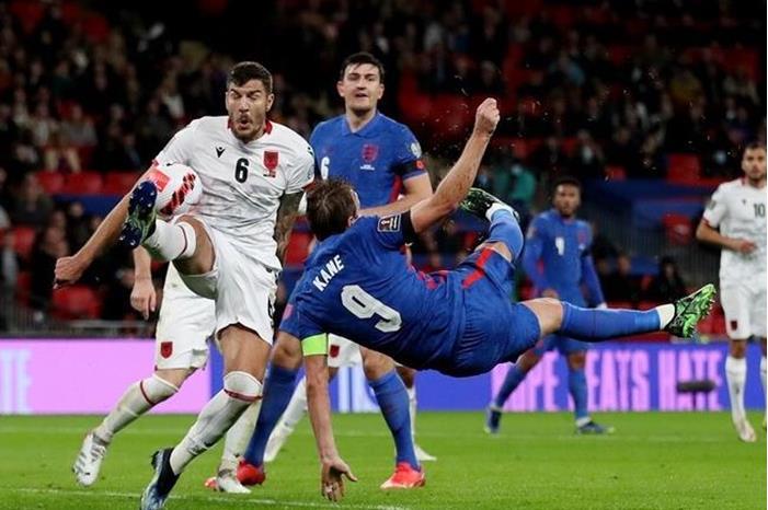 كين يوقع على ثلاثية هاتريك بمقصية.. فيديو 618ee68d42360478c064ccf9