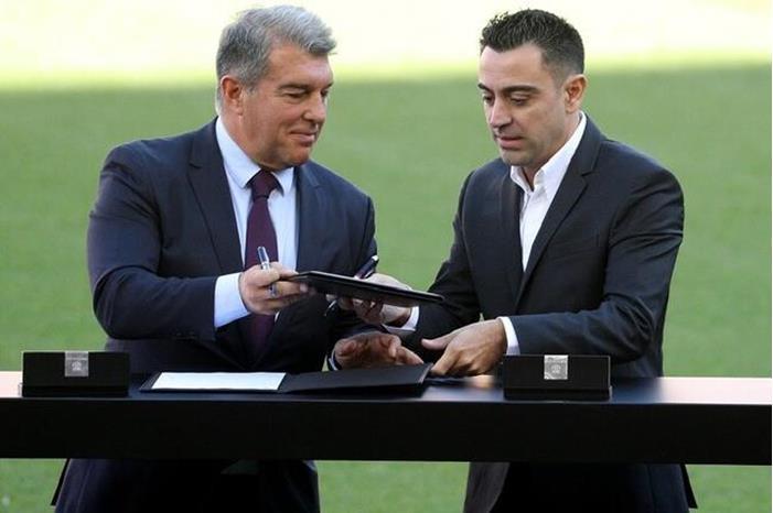 بينهم نجم عربي.. برشلونة يضع قائمة بأسماء ثلاثة لاعبين للتعاقد معهم  6190d4bb4c59b774cc1d8e9b (1)