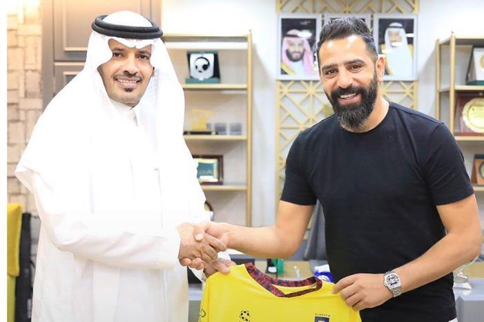 أبو هشهش يوقع لنادي الحزم السعودي 1637091314475