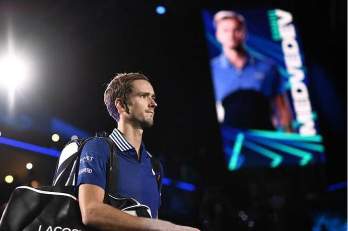 الروسي مدفيديف إلى نصف نهائي البطولة الختامية 6194ae7e4236046e3e20ce71