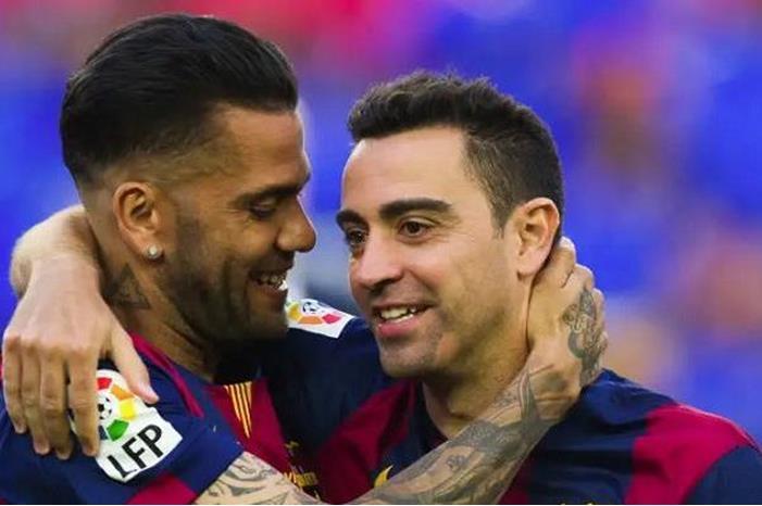 124-182502-dani-alves-barcelona-xavi_700x400