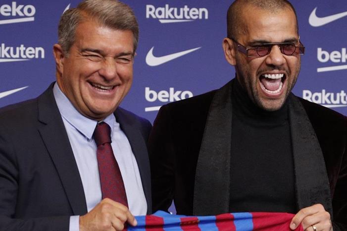 ألفيس: حان الوقت لعودة برشلونة للمقدمة.. وأتمنى عودة ميسي Dani-Alves-1-1200x675