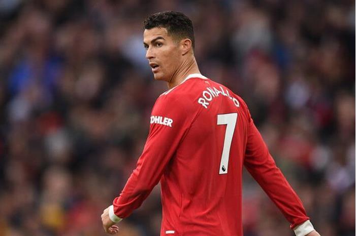 عودة رونالدو إلى مانشستر يونايتد تتسبب في ارتفاع هائل بالرواتب 6195e42f4236047f392a5706