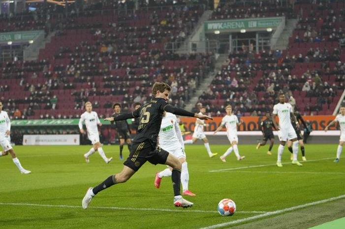 بايرن ميونخ يخرج  خاسرا من فريق ينافس على الهبوط FElMvYkXIAkujOs