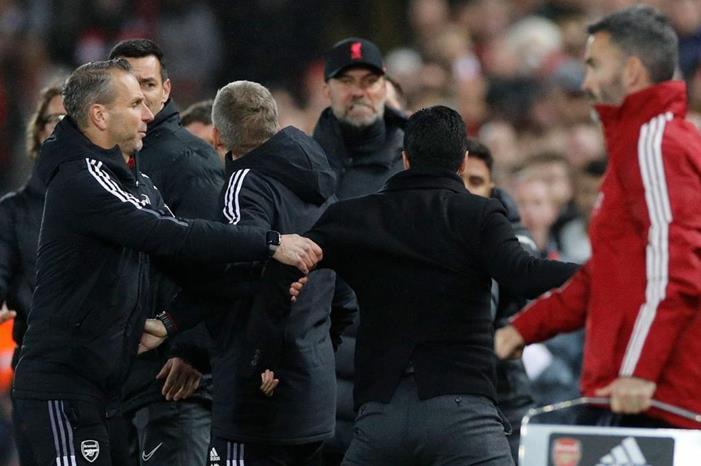 سبب مشادة يورغن كلوب وأرتيتا خلال مباراة ليفربول وآرسنال Klopp-1-1200x675