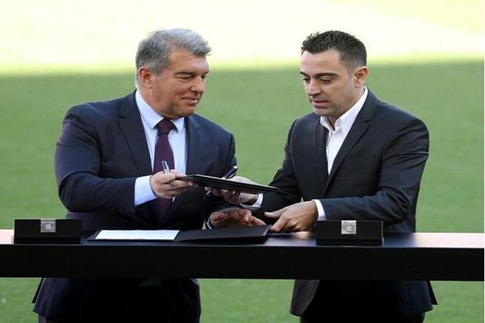 بعد فوز برشلونة .. تشافي يطلب التعاقد مع مهاجم عربي 619b25364c59b736503150bf